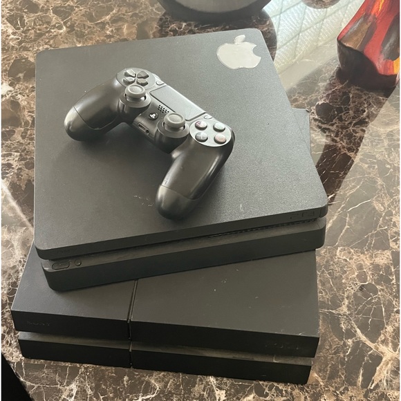 2 Sony PlayStation 4